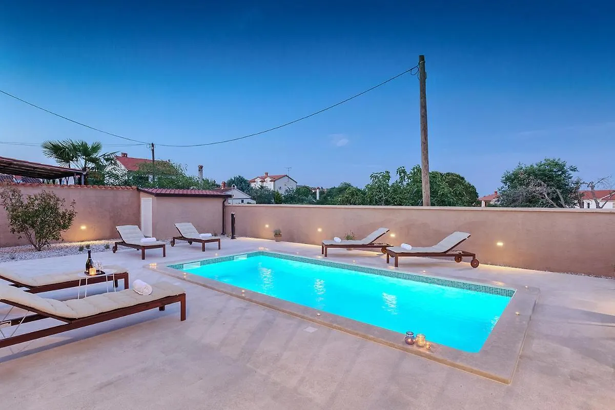 Villa Mokka - Perfekt Ausgestattete Villa In Hervorragender Lage Πούλα