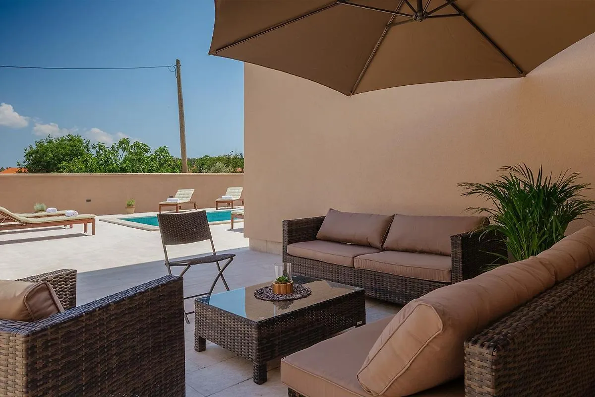 Villa Mokka - Perfekt Ausgestattete Villa In Hervorragender Lage Πούλα
